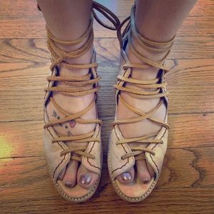 FREEBIRD | beige lace up open bootie